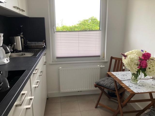 Die Graefin Auf Ruegen - Ferienappartements Parchtitz エクステリア 写真