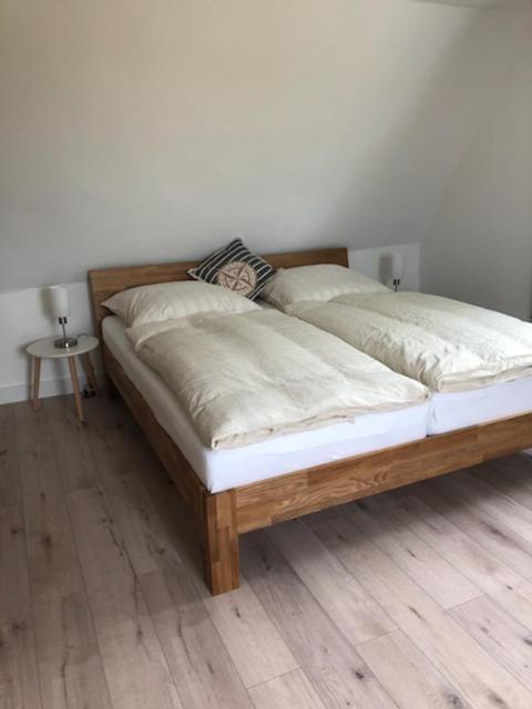 Die Graefin Auf Ruegen - Ferienappartements Parchtitz エクステリア 写真